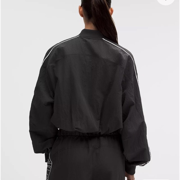 NWT lululemon Crinkle Nylon Track Jacket Wordmark Size S | Water-Repellent - Picture 2 of 12